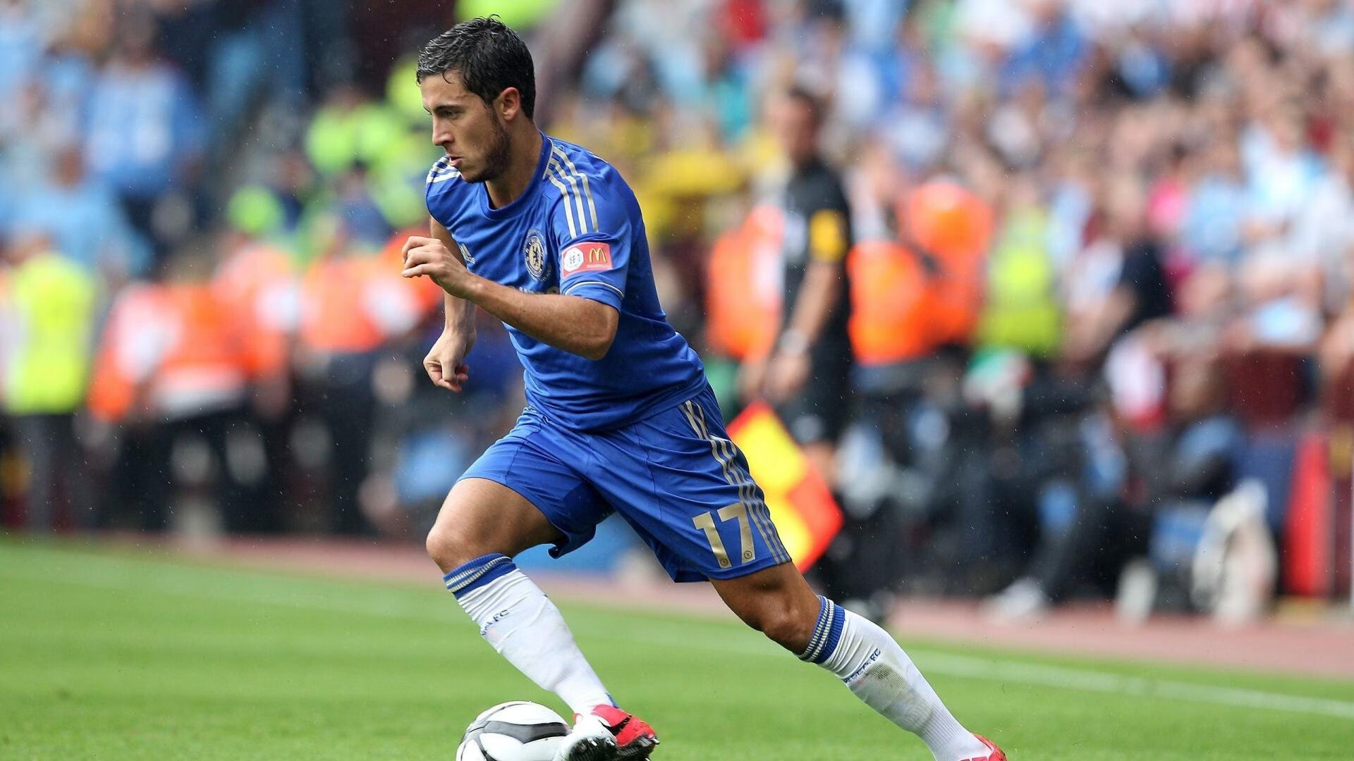 爱游戏体育-特色足球文化在国际文化节中亮相，推动多元文化交融，足球文化衫